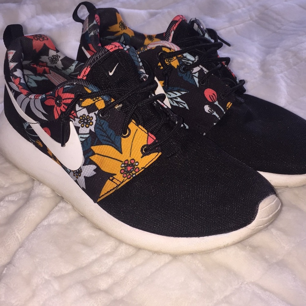 UNIQUE FLOWERED NIKE SNEAKERS